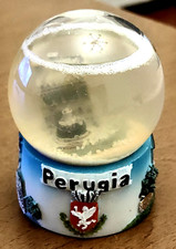 Palla di vetro con neve