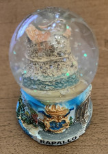 Palla di vetro con neve